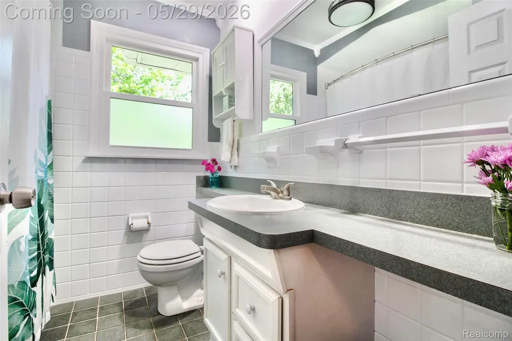 29505 Minton Street Livonia City MI 48150