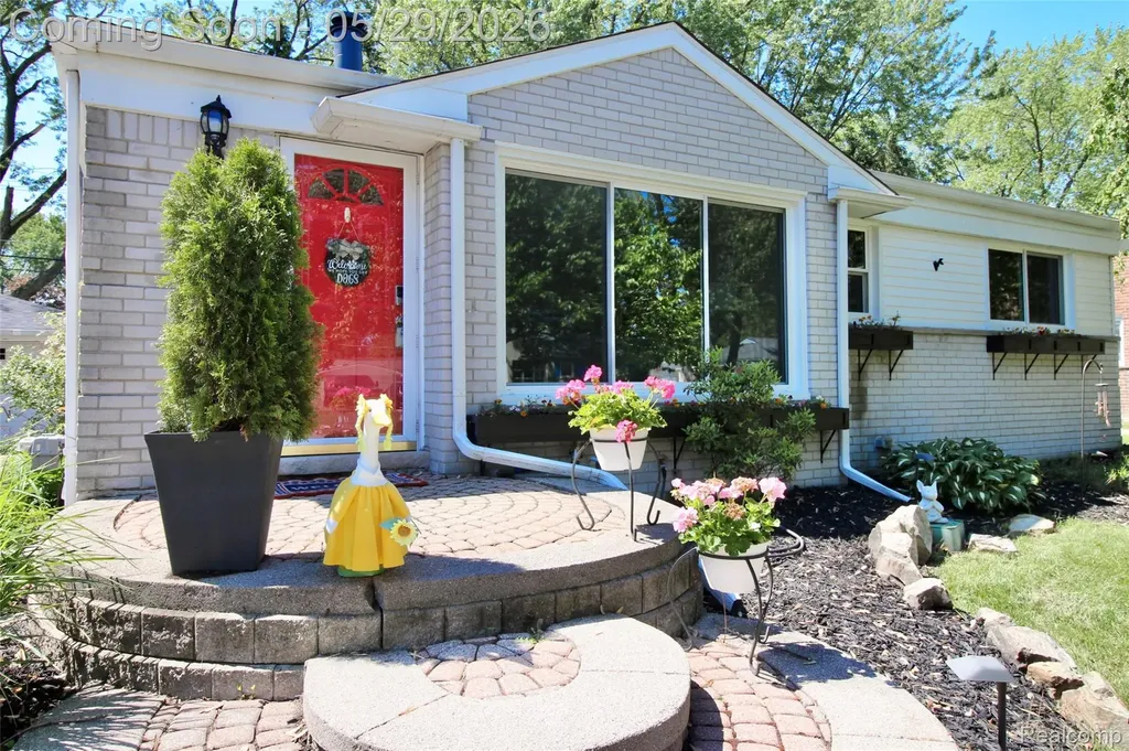 29505 Minton Street Livonia City MI 48150