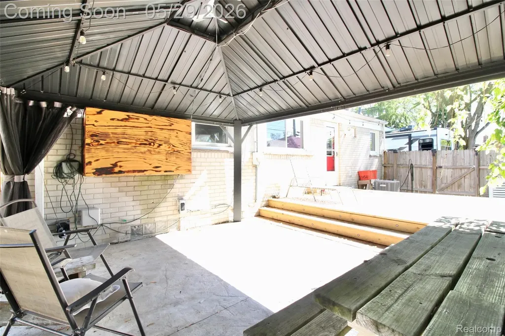 29505 Minton Street Livonia City MI 48150