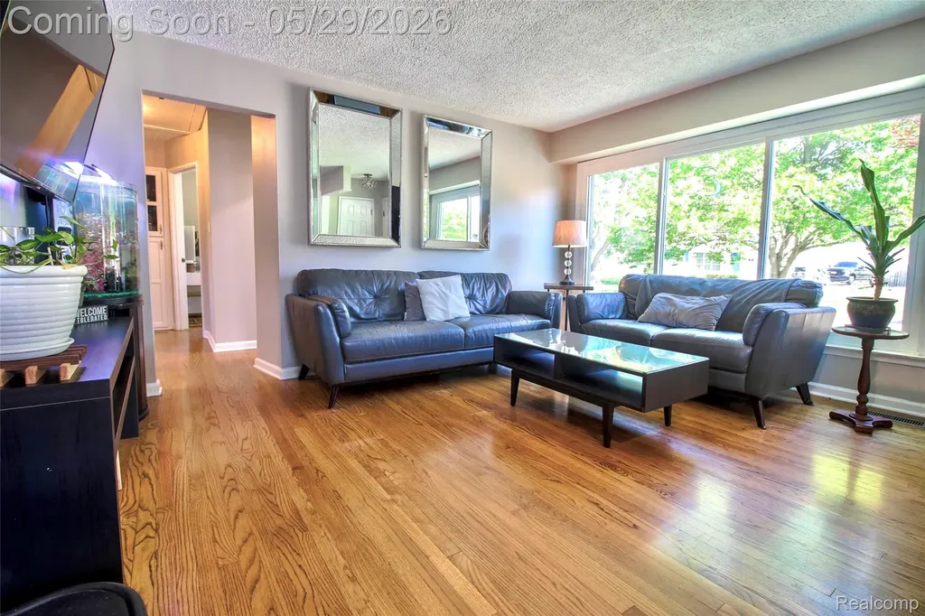 29505 Minton Street Livonia City MI 48150