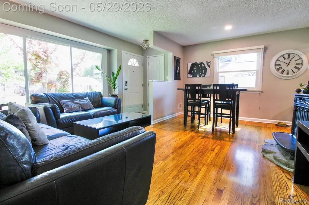 29505 Minton Street Livonia City MI 48150