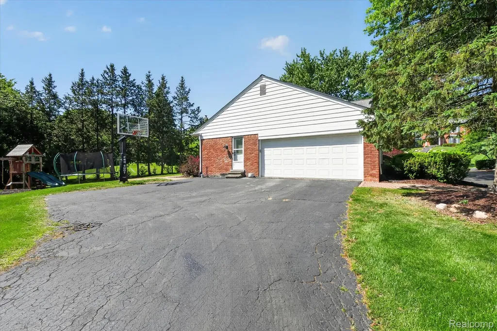 4121 Antique Lane Bloomfield Hills City MI 48302