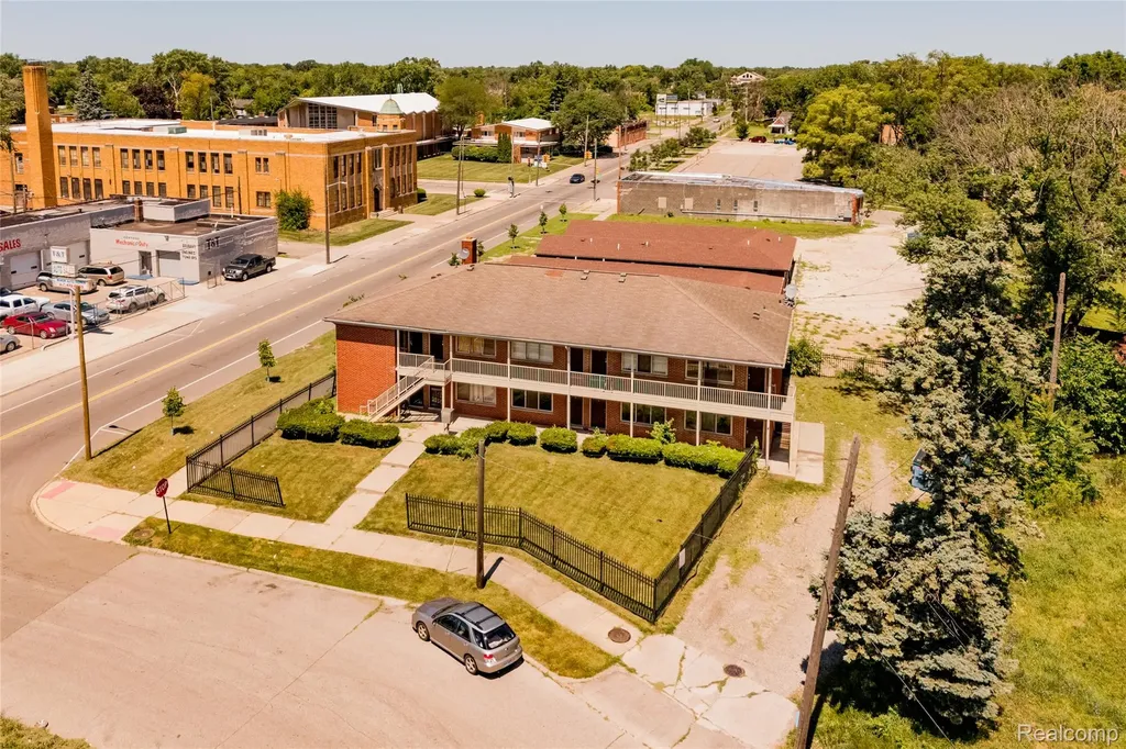 9700 Chalmers Street Detroit City MI 48213
