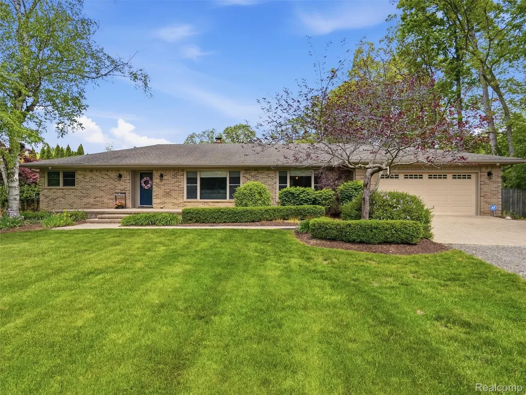 10839 9 Mile Road Green Oak Township MI 48189