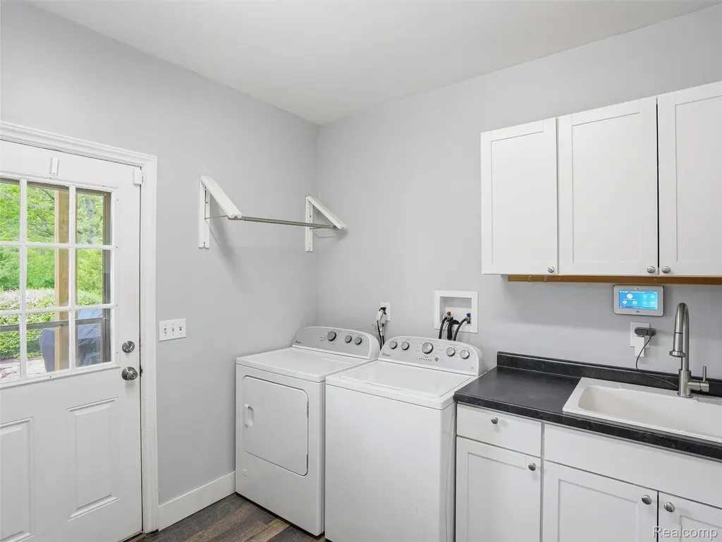 10839 9 Mile Road Green Oak Township MI 48189