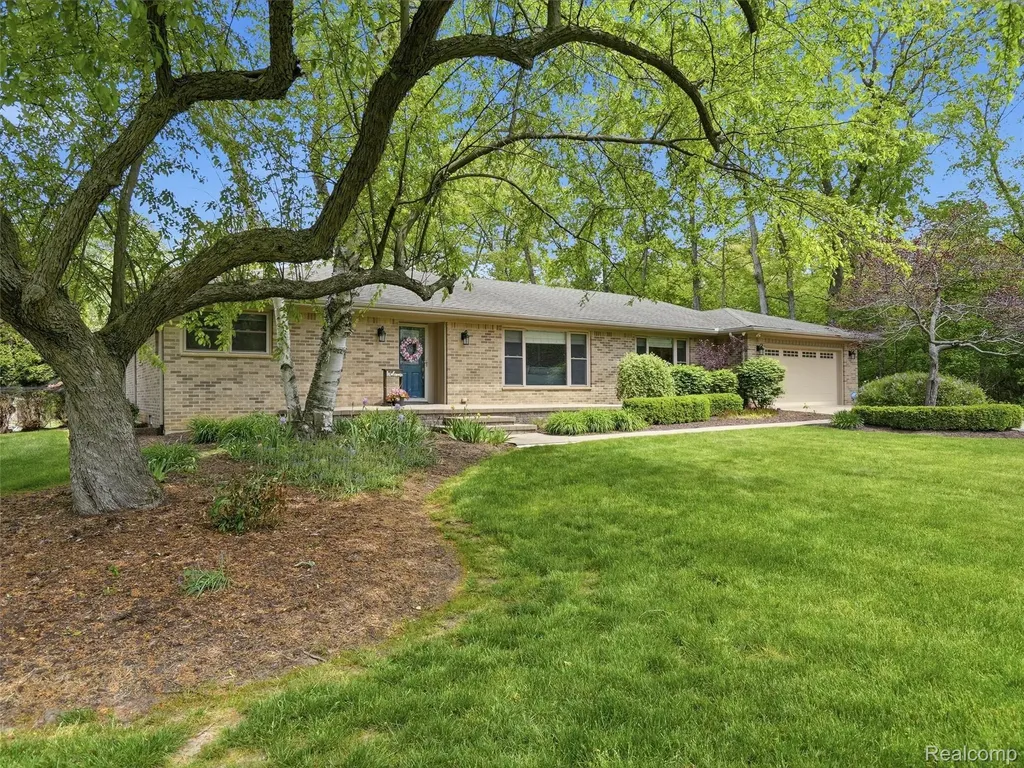 10839 9 Mile Road Green Oak Township MI 48189