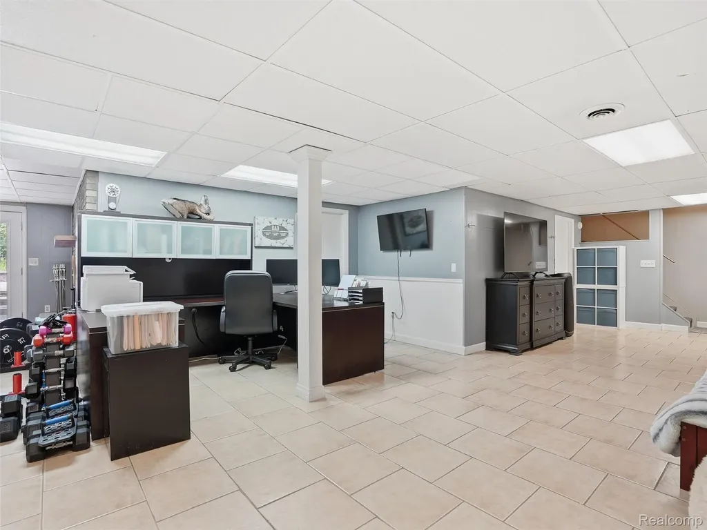 10839 9 Mile Road Green Oak Township MI 48189