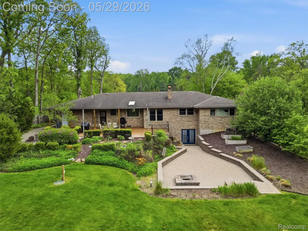 10839 9 Mile Road Green Oak Township MI 48189