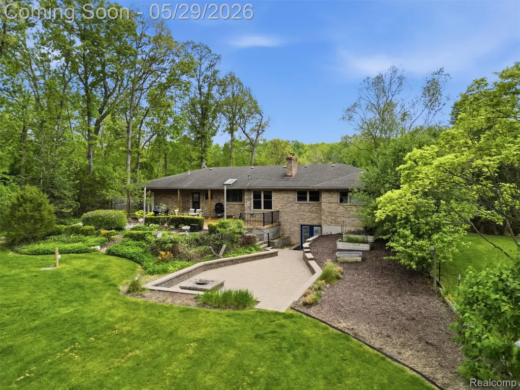 10839 9 Mile Road Green Oak Township MI 48189