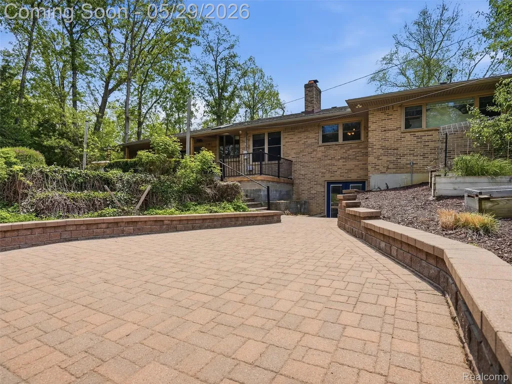 10839 9 Mile Road Green Oak Township MI 48189