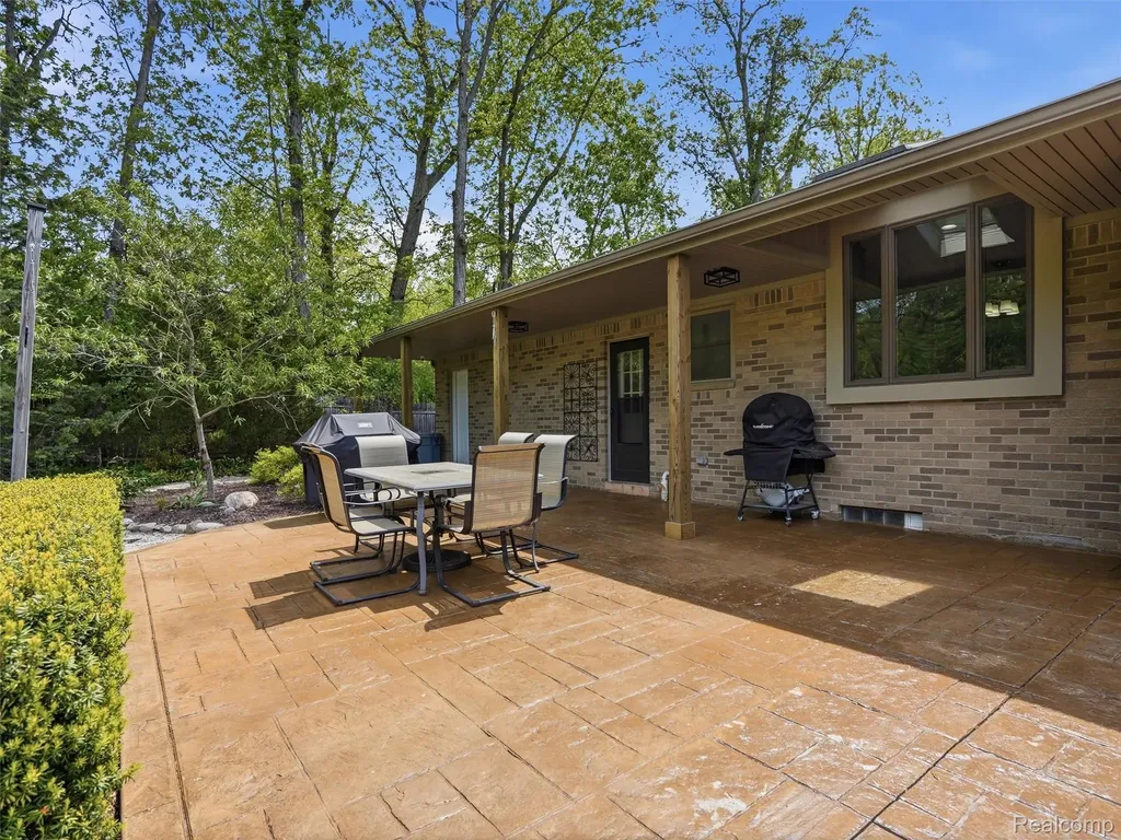 10839 9 Mile Road Green Oak Township MI 48189