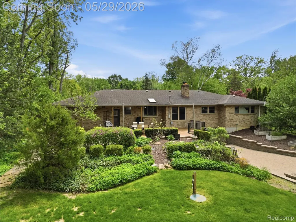 10839 9 Mile Road Green Oak Township MI 48189