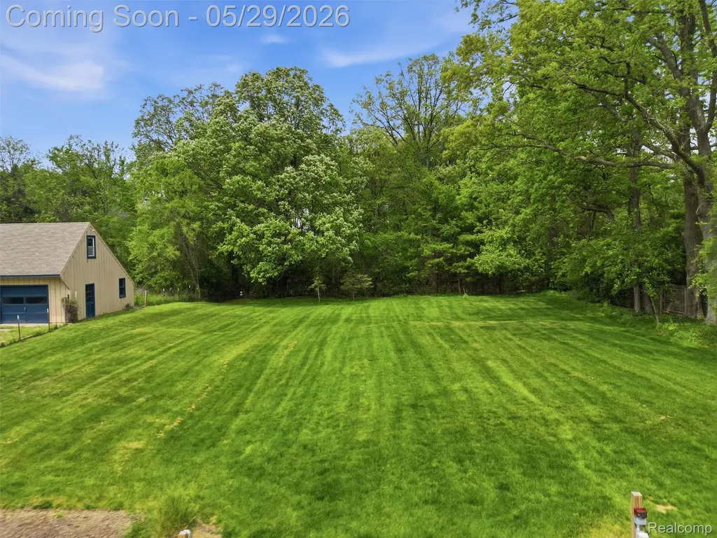 10839 9 Mile Road Green Oak Township MI 48189