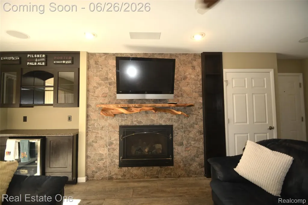 615 Willard Avenue Rochester Hills City MI 48307