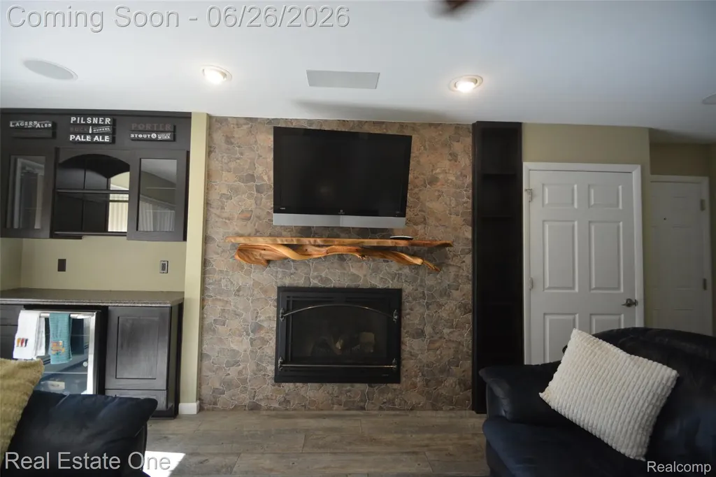 615 Willard Avenue Rochester Hills City MI 48307