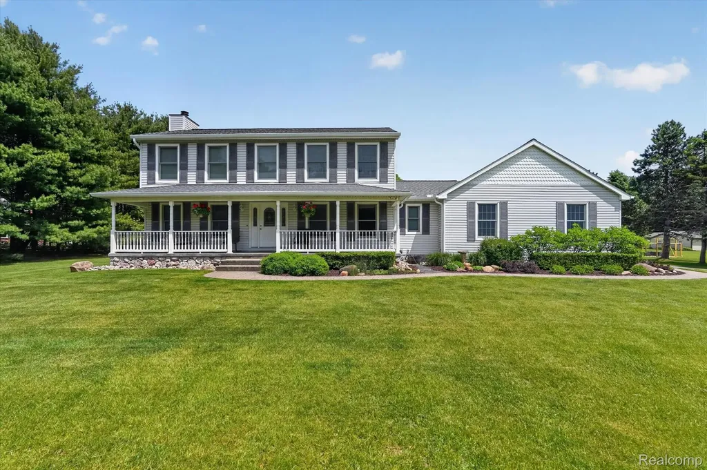 2724 Ore Valley Drive Hartland Township MI 48353