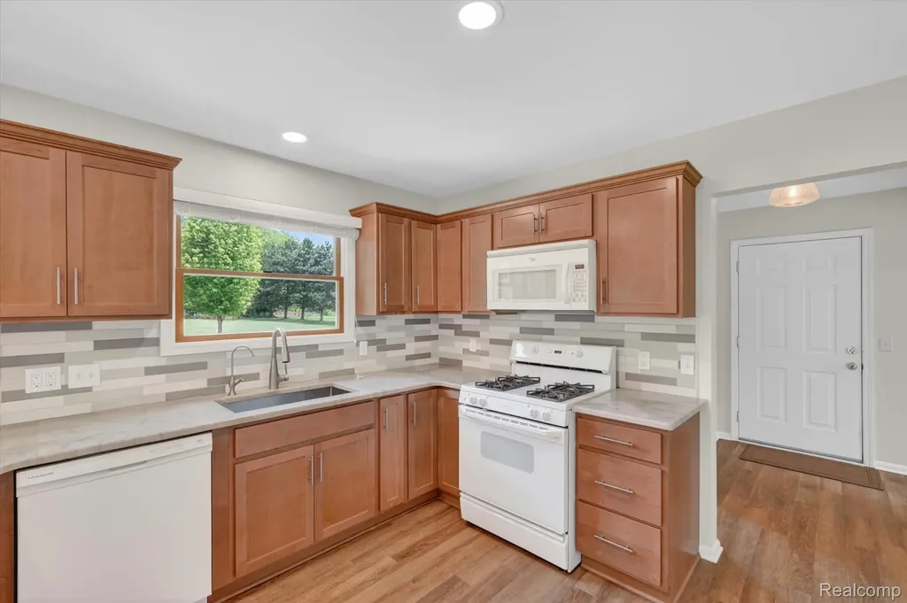 2724 Ore Valley Drive Hartland Township MI 48353