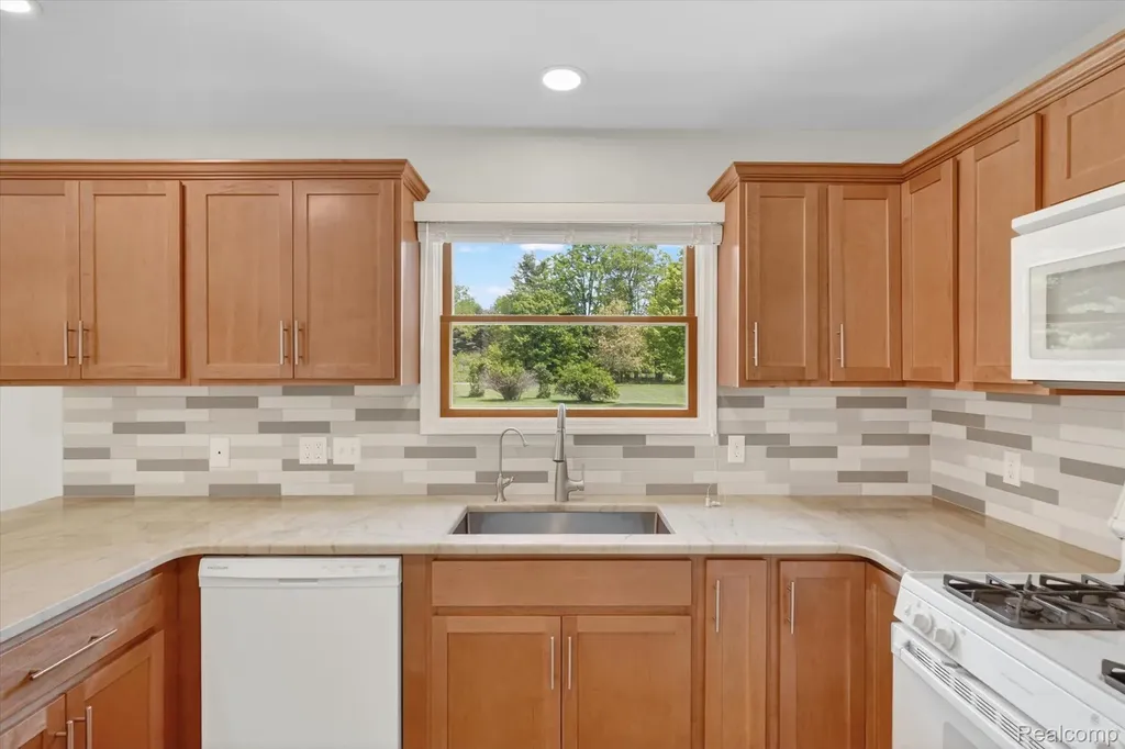 2724 Ore Valley Drive Hartland Township MI 48353