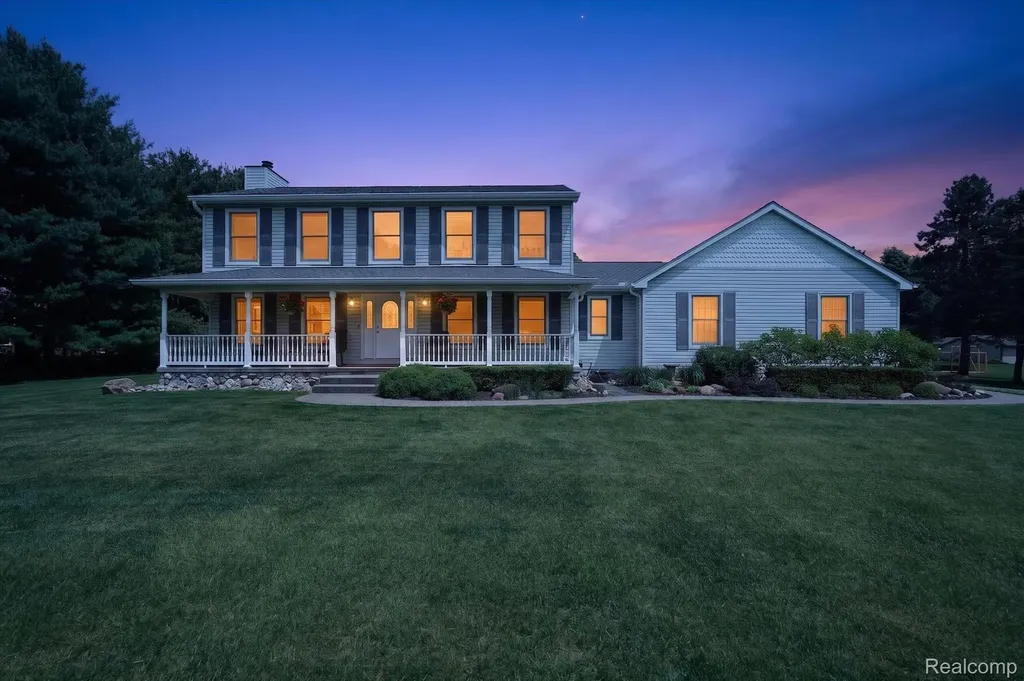 2724 Ore Valley Drive Hartland Township MI 48353