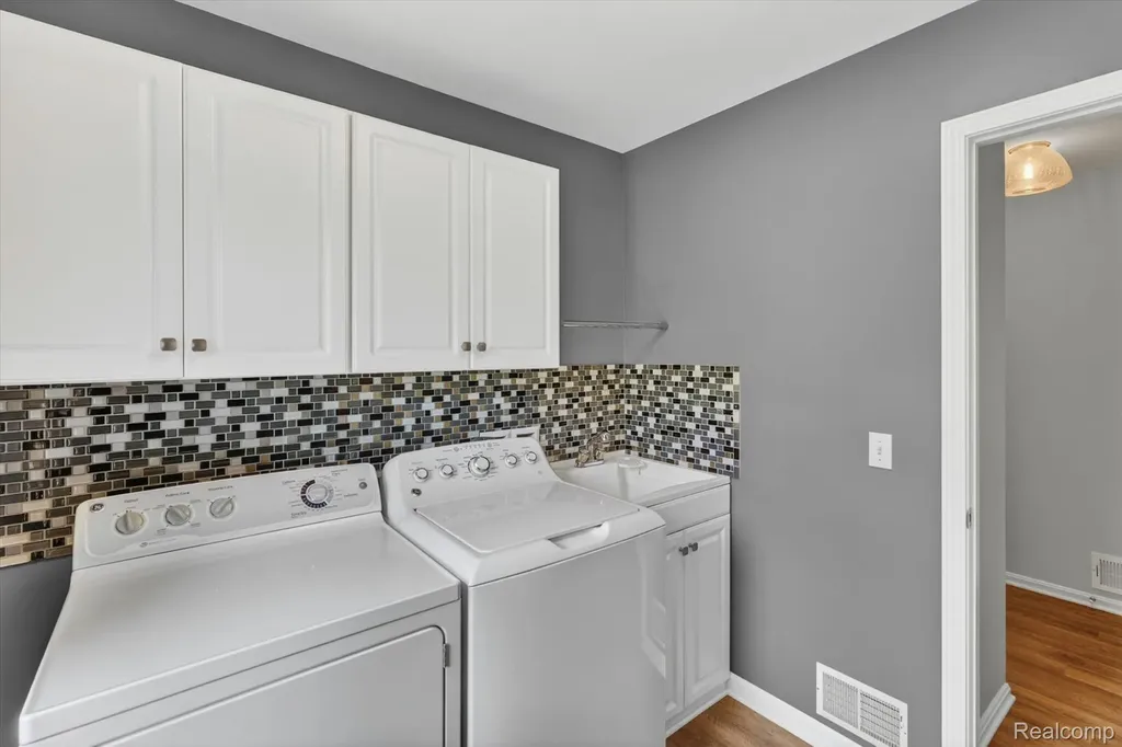 2724 Ore Valley Drive Hartland Township MI 48353