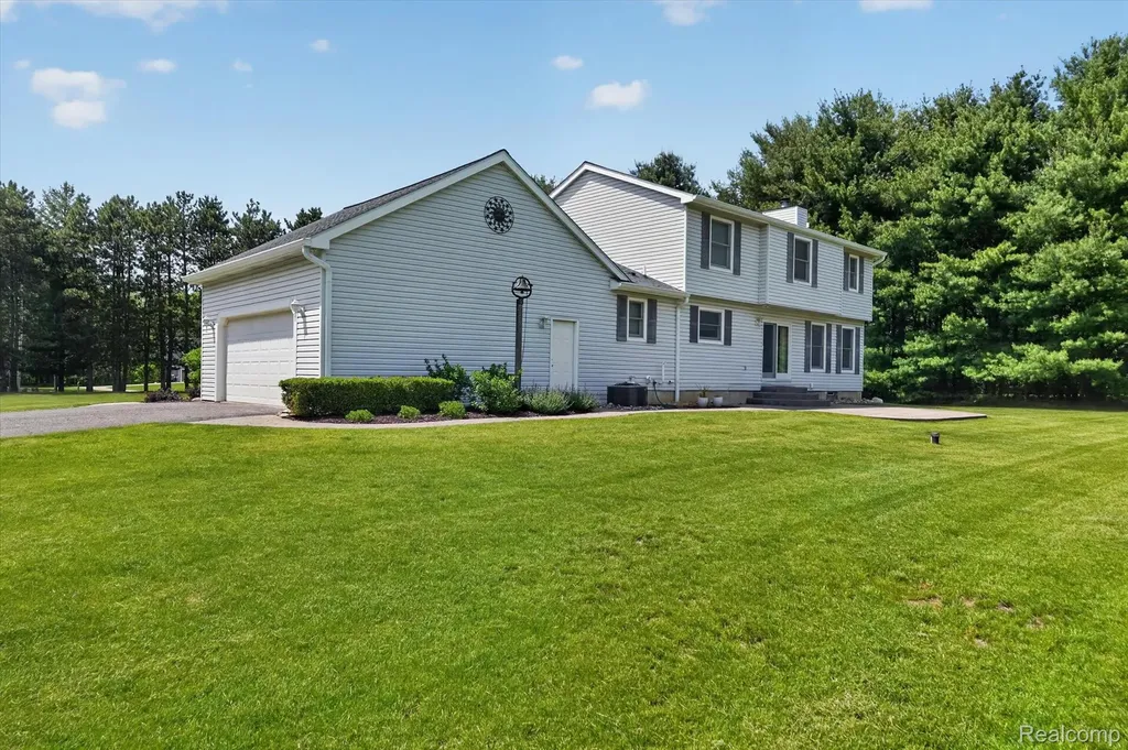 2724 Ore Valley Drive Hartland Township MI 48353