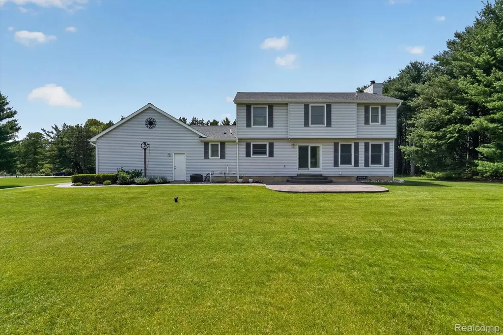 2724 Ore Valley Drive Hartland Township MI 48353