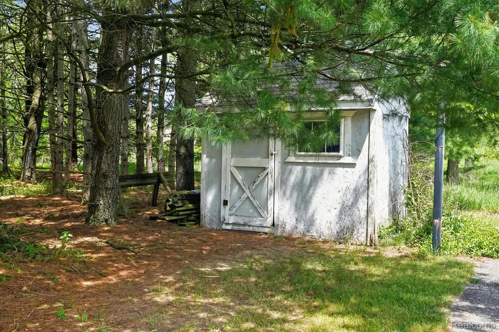 2724 Ore Valley Drive Hartland Township MI 48353