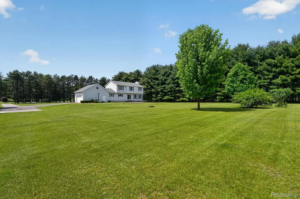 2724 Ore Valley Drive Hartland Township MI 48353
