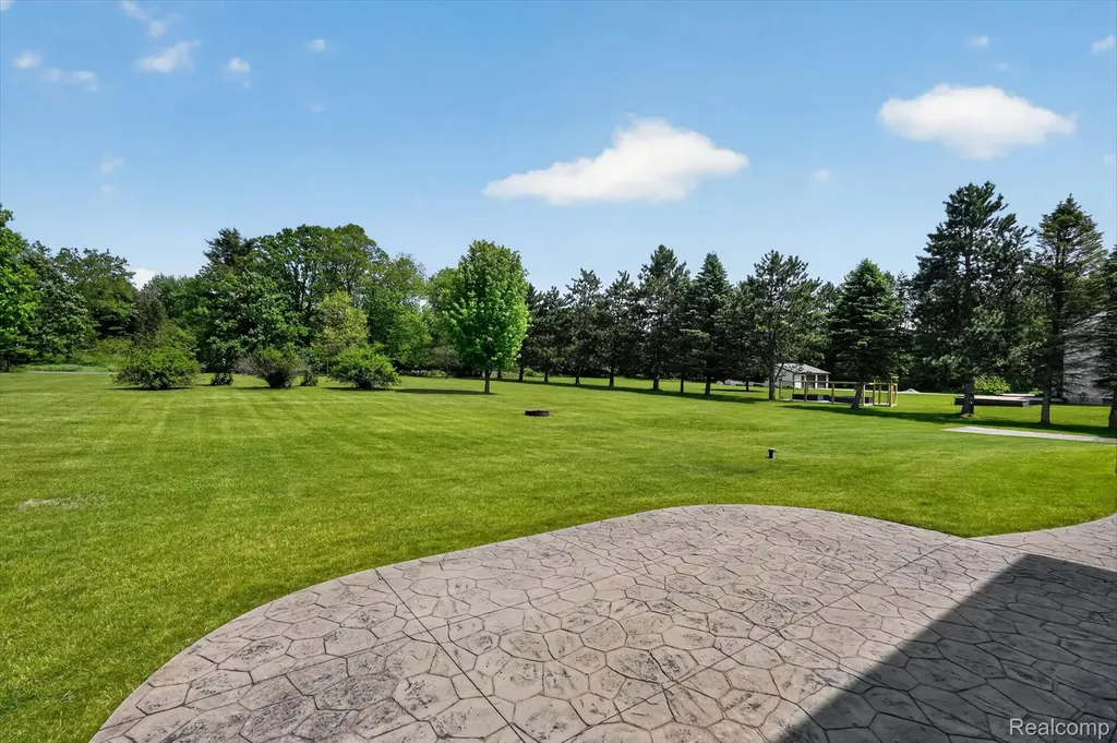2724 Ore Valley Drive Hartland Township MI 48353