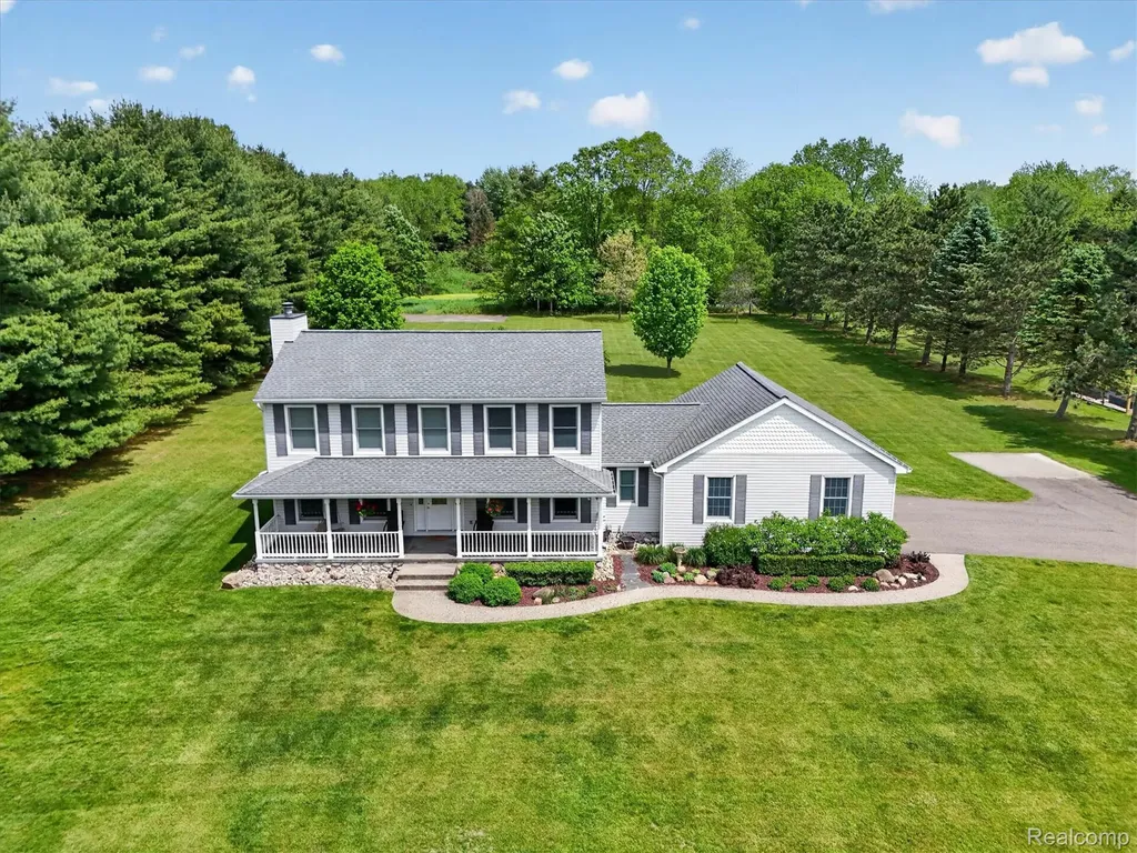 2724 Ore Valley Drive Hartland Township MI 48353