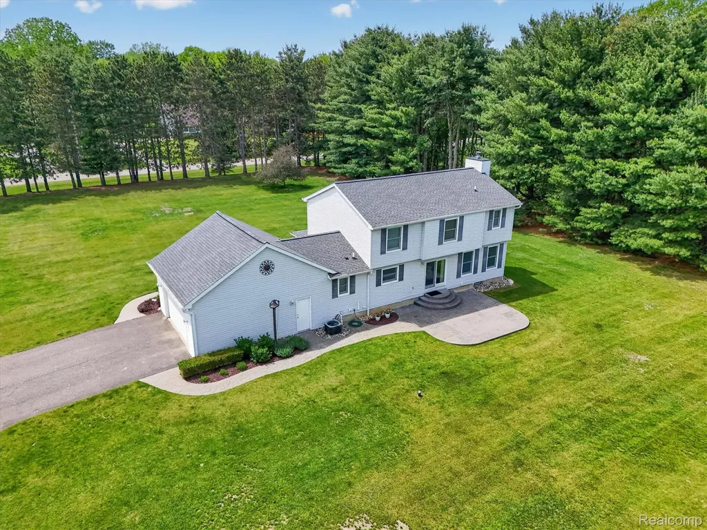 2724 Ore Valley Drive Hartland Township MI 48353