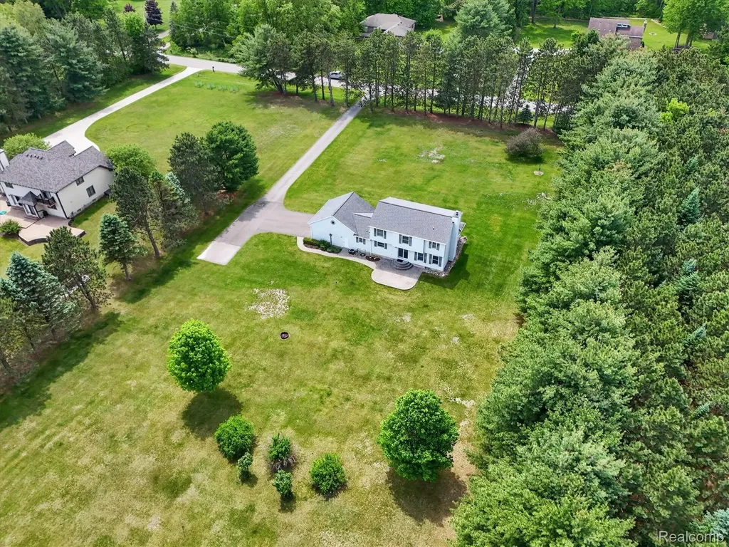 2724 Ore Valley Drive Hartland Township MI 48353