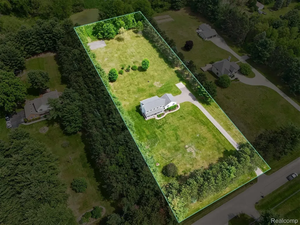 2724 Ore Valley Drive Hartland Township MI 48353