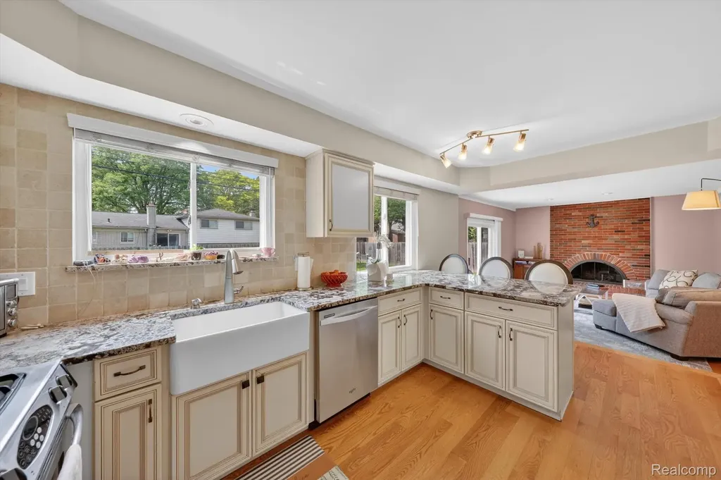4059 Gatesford Circle Drive Troy City MI 48085