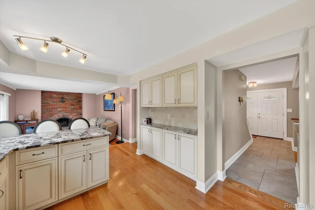 4059 Gatesford Circle Drive Troy City MI 48085