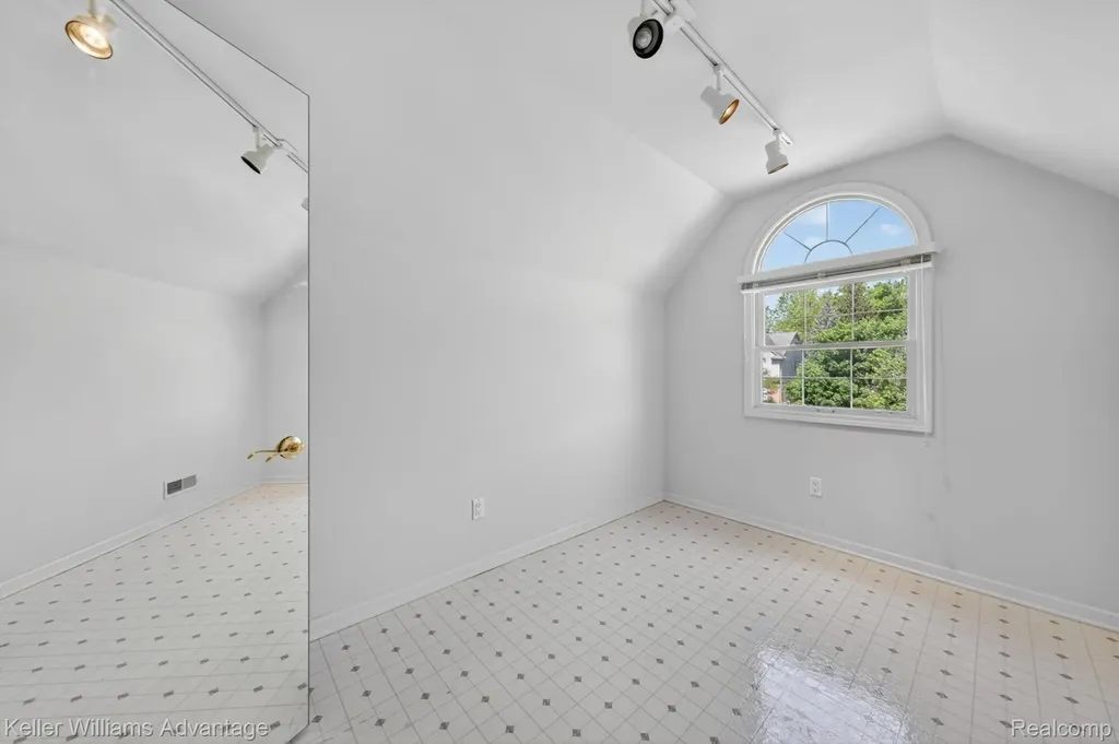 6356 Branford Drive West Bloomfield Charter Township MI 48322