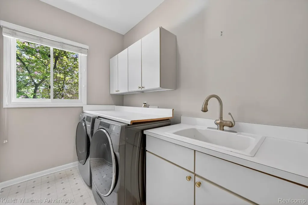 6356 Branford Drive West Bloomfield Charter Township MI 48322
