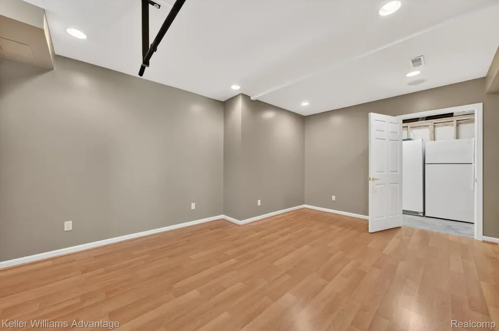 6356 Branford Drive West Bloomfield Charter Township MI 48322