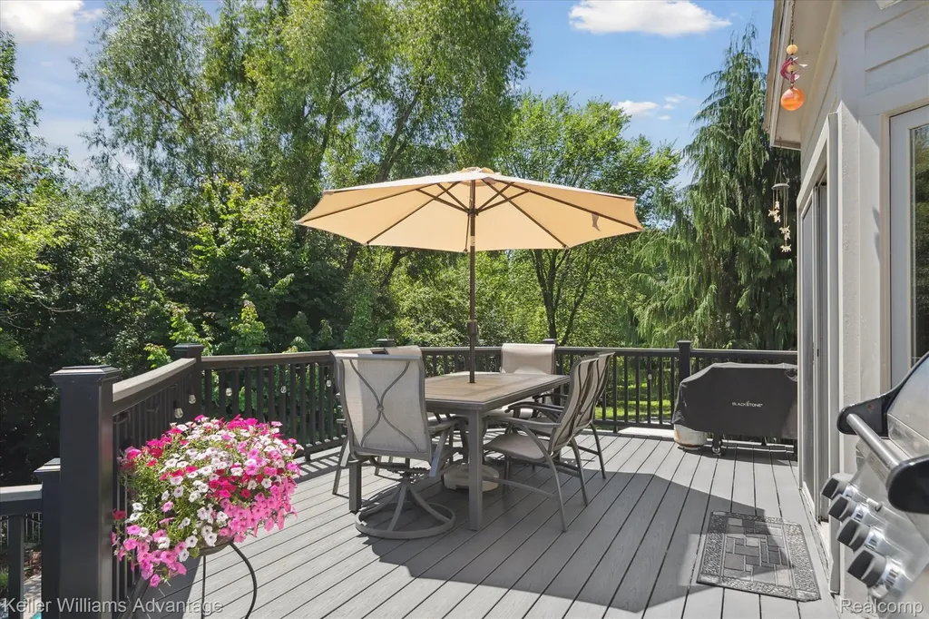 6356 Branford Drive West Bloomfield Charter Township MI 48322