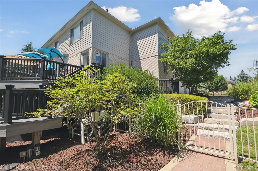 6356 Branford Drive West Bloomfield Charter Township MI 48322