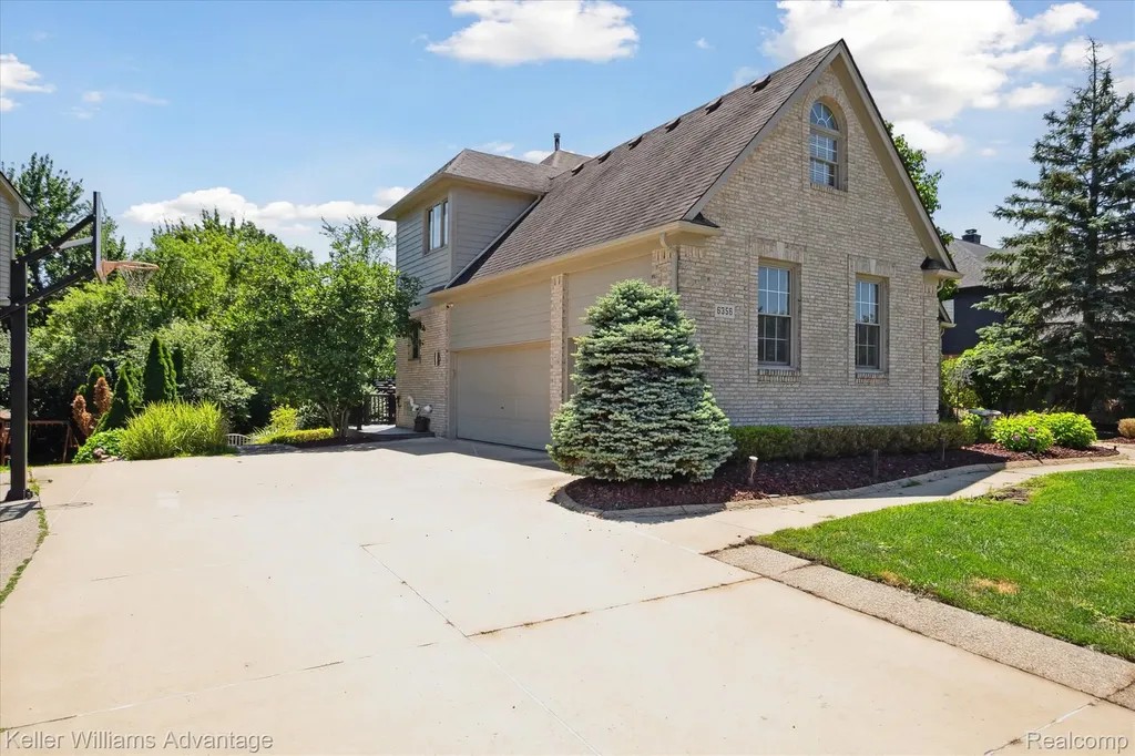 6356 Branford Drive West Bloomfield Charter Township MI 48322