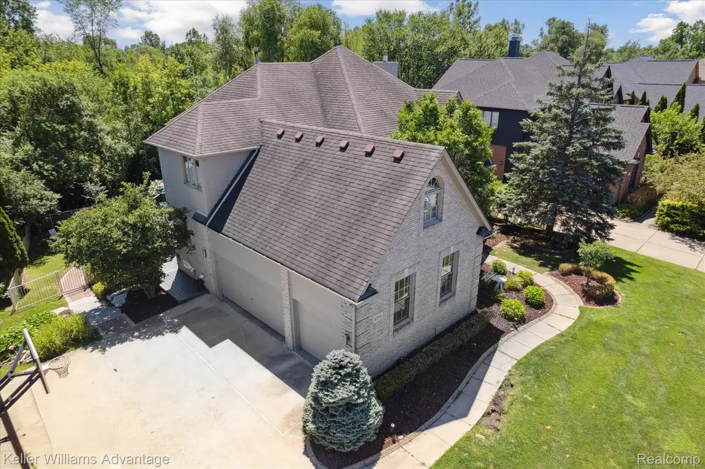 6356 Branford Drive West Bloomfield Charter Township MI 48322