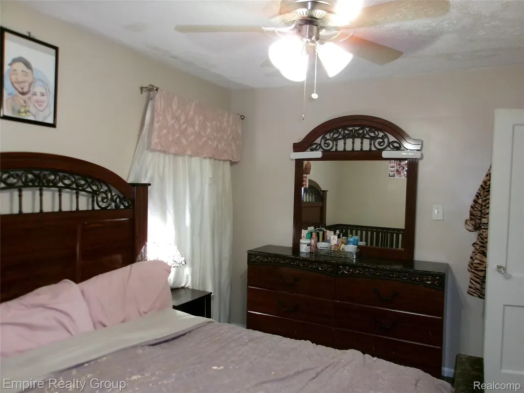 7507 W Parkway Street Redford Charter Township MI 48239