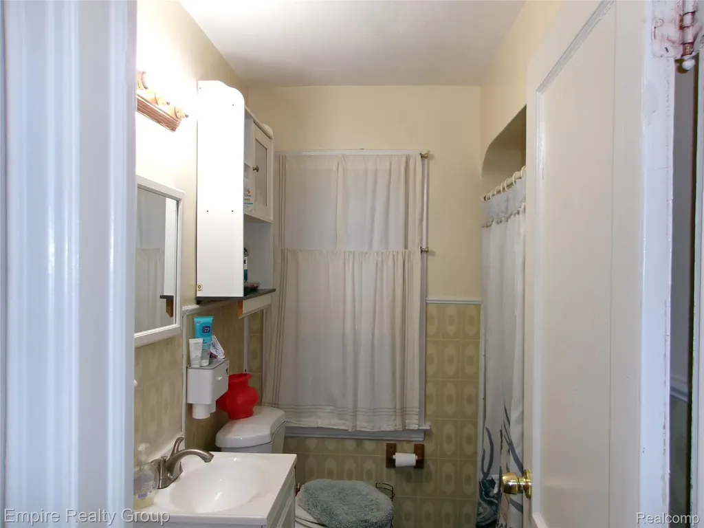 7507 W Parkway Street Redford Charter Township MI 48239