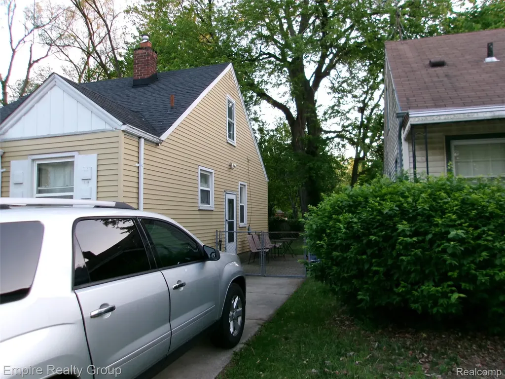 7507 W Parkway Street Redford Charter Township MI 48239