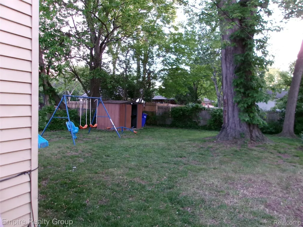 7507 W Parkway Street Redford Charter Township MI 48239