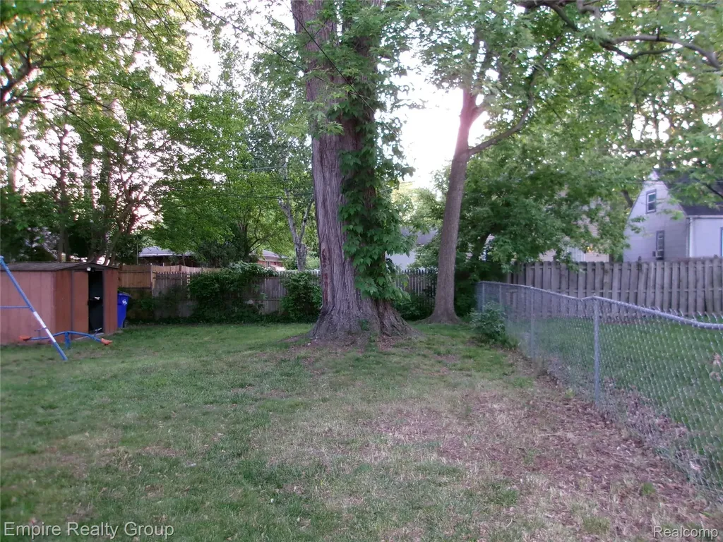 7507 W Parkway Street Redford Charter Township MI 48239