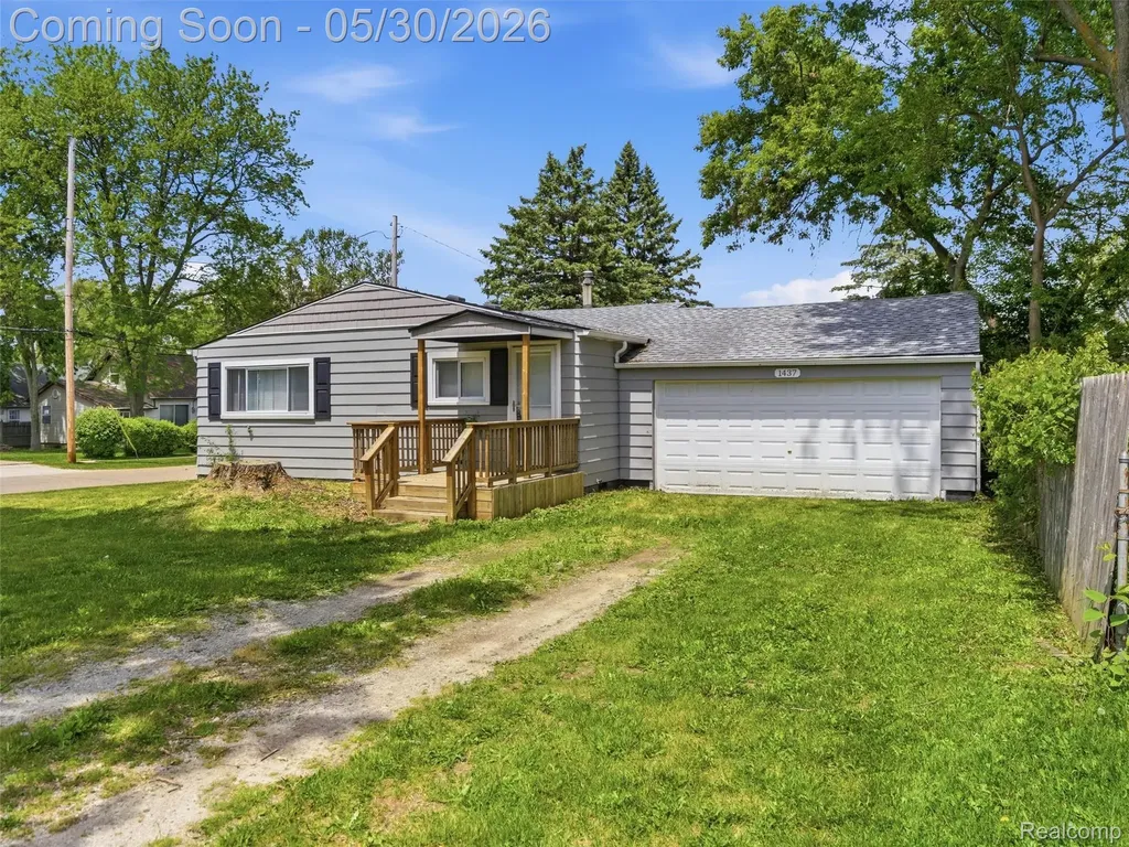 1437 E Parkwood Avenue Burton City MI 48529