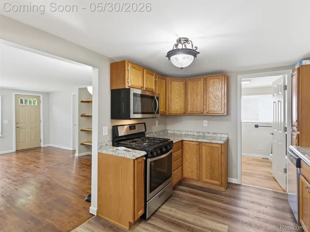 1437 E Parkwood Avenue Burton City MI 48529