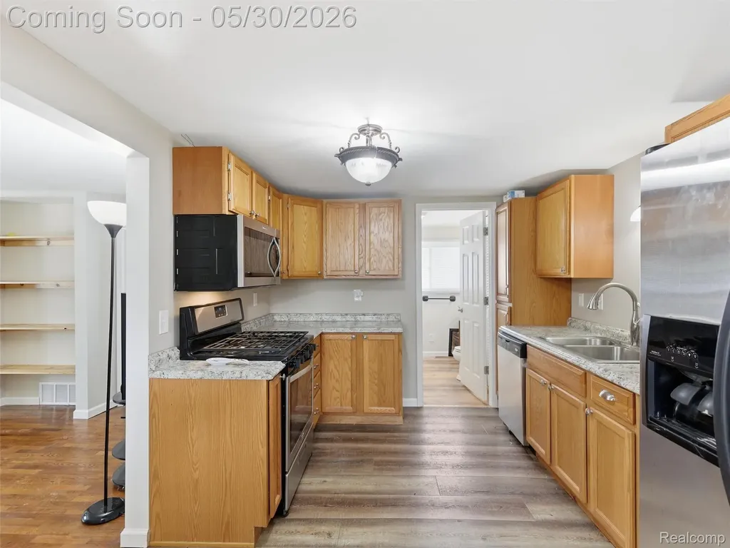 1437 E Parkwood Avenue Burton City MI 48529